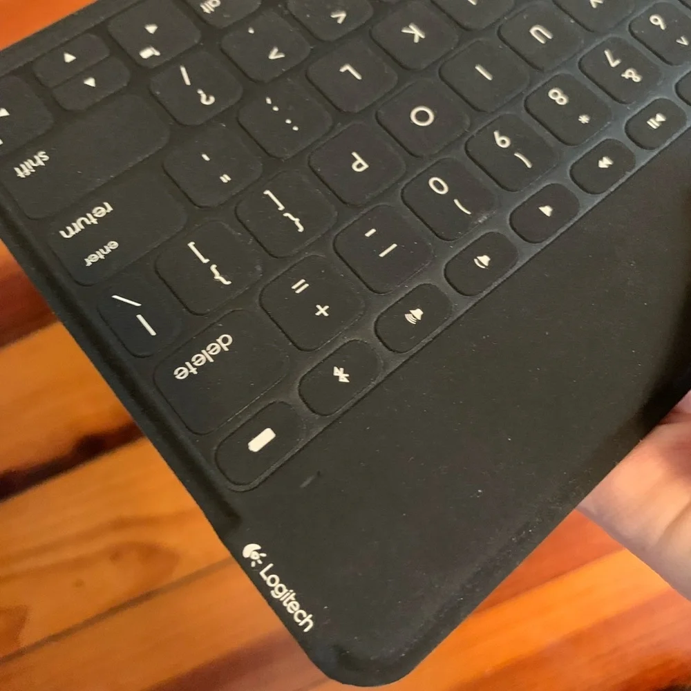 Logitech tablet keyboard (blue tooth)